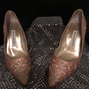 Brocade Tan Elegant Slaying Heels, size 6